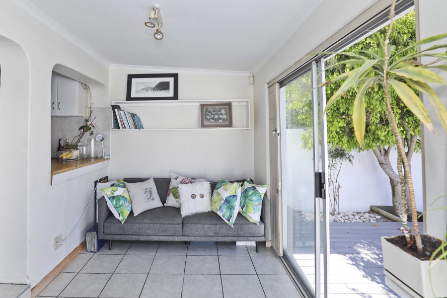 To Let 2 Bedroom Property for Rent in Kenilworth Western Cape